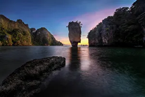 <b class=qtipBold><figcaption>Jame bond island</figcaption></b><br><em>© Nutthavood Punpeng</em> Jame bond island