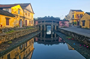 Japanese pagoda (or Bridge pagoda) in Hoi An ancient town Japanese pagoda (or Bridge pagoda) in Hoi An ancient town