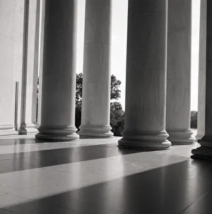 <b class=qtipBold><figcaption>Jefferson Memorial</figcaption></b><br>Jefferson Memorial Interior/Statue shots.<br><em>© Dane Sigua</em> Jefferson Memorial
