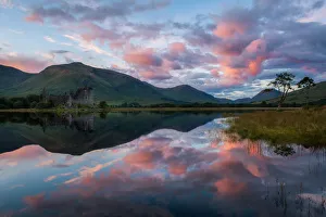 <b class=qtipBold><figcaption>Kilchurn Castle, Scotland</figcaption></b><br>Kilchurn Castle is a ruined 15th and 17th century structure on a rocky peninsula at the northeastern end of Loch Awe, in Argyll and Bute, Scotland.<br><em>© Anan Charoenkal</em> Kilchurn Castle, Scotland
