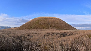 Komezuka volcano , aso - kumamoto prefecture , kyushu Komezuka volcano , aso - kumamoto prefecture , kyushu