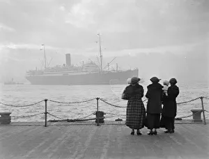 <b class=qtipBold><figcaption>Laconia</figcaption></b><br>Three ladies watch the second Cunard liner to be named Laconia leaving Liverpool on a transatlantic voyage to New York. (Photo by Topical Press Agency/Getty Images) Laconia