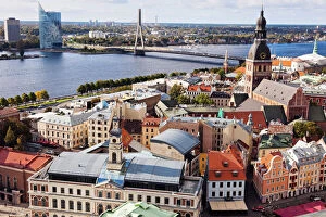 Images Dated 30th September 2014: Latvia, Riga, Old town and bridge