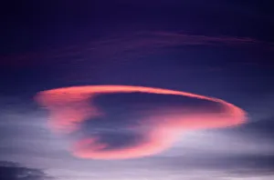 <b class=qtipBold><figcaption>Lenticular cloud, Patagonia</figcaption></b><br><em>© This content is subject to copyright.</em> Lenticular cloud, Patagonia