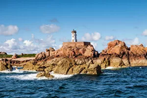 Images Dated 29th June 2011: Lighthouse on the Ile de Brehat, Pink Granite Coast, Brittany, France
