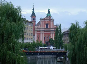 Weeping Willow Gallery: Ljubljana city center, Slovenia