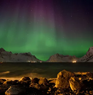 <b class=qtipBold><figcaption>Long Exposure Photography</figcaption></b><br>Northern lights between Hamnoy and Reine.<br><em>© This image is subject to copyright.</em> Long Exposure Photography