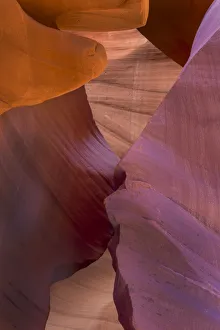 <b class=qtipBold><figcaption>Lower Antelope Slot Canyon</figcaption></b><br>Erosion in slot canyon<br><em>© Russell Burden</em> Lower Antelope Slot Canyon