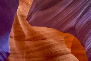 <b class=qtipBold><figcaption>Lower Antelope Slot Canyon</figcaption></b><br>Erosion in slot canyon<br><em>© Russell Burden</em> Lower Antelope Slot Canyon