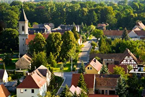 Luftaufnahme typische Darf in der Lausitz mit Kirche Luftaufnahme typische Darf in der Lausitz mit Kirche
