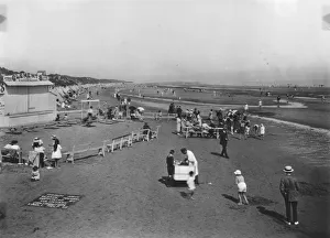 <b class=qtipBold><figcaption>Mablethorpe Beach</figcaption></b><br>circa 1913: Holidaymakers enjoying themselves on Mablethorpe beach, Lincolnshire. (Photo by Alfred Hind Robinson/A H Robinson/Getty Images)<br><em>© This content is subject to copyright.</em> Mablethorpe Beach