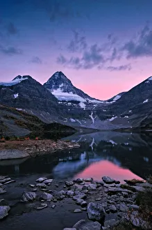 <b class=qtipBold><figcaption>Magog Lake Dusk</figcaption></b><br>Mengzhonghua Photography, 489054625<br><em>© meixuphotography</em> Magog Lake Dusk
