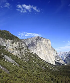 <b class=qtipBold><figcaption>Majestic view of El Capitan</figcaption></b><br>Majestic view of El Capitan in Yosemite National Park with blue sky in background.<br><em>© 2010-2011 Susan Gary</em> Majestic view of El Capitan