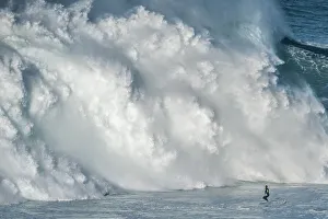 <b class=qtipBold><figcaption>Man against Nature</figcaption></b><br>NazarA©, Portugal - October, 24 - 2016 A Big Wave Surfer about to face every surfer worst fear.<br><em>© Pedro Miranda</em> Man against Nature