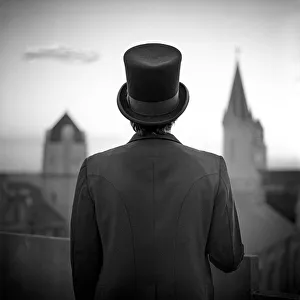 <b class=qtipBold><figcaption>Man standing front of cathedral</figcaption></b><br>Man in top hat and black tuxedo with cathedral in background.<br><em>© © 2011 Eddie O'Bryan</em> Man standing front of cathedral