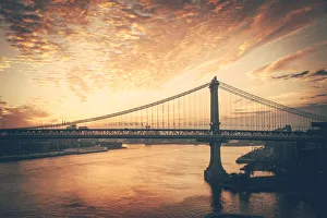 <b class=qtipBold><figcaption>Manhattan Bridge at Sunrise</figcaption></b><br>An artistic photograph of the Manhattan Bridge in New York City. Manhattan Bridge at Sunrise