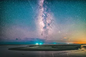 <b class=qtipBold><figcaption>A Map to the Universe</figcaption></b><br>A Map to the Universe. The Milky Way rising over Folly Beach, South Carolina.<br><em>© ROBERT LOE</em> A Map to the Universe