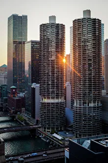 <b class=qtipBold><figcaption>Marina City</figcaption></b><br>Marina City is a mixed-use building complex that sits on the north bank of the Chicago River in downtown Chicago, directly across from the Loop district. It occupies an entire city block on State Street in Chicago, Illinois.<br><em>© 2015 © Morten Falch Sortland</em> Marina City