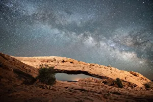 <b class=qtipBold><figcaption>Mesa Arch Milky Way</figcaption></b><br>The Mesa Arch located in Canyonlands National Park Moab, Utah shot on 05/15/2018.<br><em>© robert loe</em> Mesa Arch Milky Way