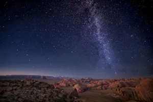 <b class=qtipBold><figcaption>Milky Way over Arizona Desert Mesas</figcaption></b><br>The Milky Way sparkles over the alien-looking terrain of Monument Valley, Arizona.<br><em>© © Eric Lowenbach</em> Milky Way over Arizona Desert Mesas