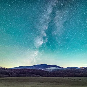 <b class=qtipBold><figcaption>Milky Way Mountain</figcaption></b><br>The milky way rising above the Blue Ridge Mountains located in Blowing Rock, NC.<br><em>© ROBERT LOE</em> Milky Way Mountain