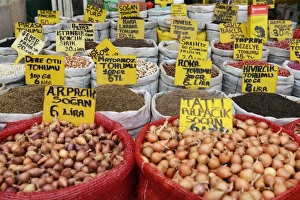 Misir Carsisi, Spice Bazaar or Egyptian Bazaar, Eminoenue, Eminonu, Istanbul, European side, Istanbul Province, Turkey Misir Carsisi, Spice Bazaar or Egyptian Bazaar, Eminoenue, Eminonu, Istanbul, European side, Istanbul Province, Turkey