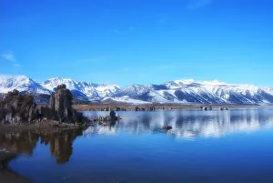 <b class=qtipBold><figcaption>Mono lake</figcaption></b><br>Clear sky over snow covering mountains with reflection on Mono lake in winter.<br><em>© 2008 Susan Gary</em> Mono lake