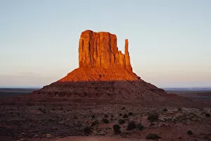 Images Dated 17th October 2011: Monument Valley Butte at sunset