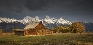 <b class=qtipBold><figcaption>Mormon Row</figcaption></b><br>A barn on Mormon Row in Grand Teton National Park, Wyoming.<br><em>© 2017 Chase Dekker Wild-Life Images</em> Mormon Row