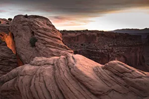 The morning rays of sun light hit Mesa Arch The morning rays of sun light hit Mesa Arch