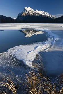 <b class=qtipBold><figcaption>Mt. Rundle, Alberta, Canada</figcaption></b><br><em>© (C) 2008 Philippe Widling / Design Pics</em> Mt. Rundle, Alberta, Canada