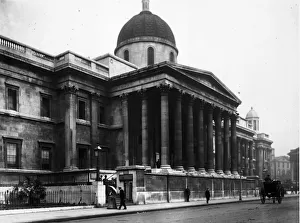 <b class=qtipBold><figcaption>National Gallery</figcaption></b><br>circa 1905: The National Gallery in Trafalgar Square, London, designed by William Wilkins and opened in 1838. (Photo by Reinhold Thiele/Thiele/Getty Images) National Gallery
