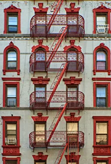 <b class=qtipBold><figcaption>New York apartment buildings</figcaption></b><br>Architecture, 1083733938<br><em>© United States</em> New York apartment buildings
