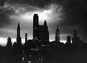 Images Dated 22nd July 2005: Night time view of city, NYC