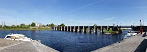 Old bridge over the River Shannon, Shannonbridge, County Offaly and Roscommon, Ireland Old bridge over the River Shannon, Shannonbridge, County Offaly and Roscommon, Ireland