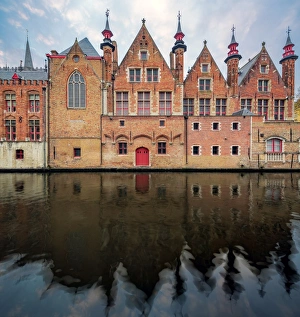 Vlaanderen Gallery: Painterly Reflection