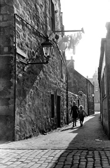<b class=qtipBold><figcaption>Perth Alleyway</figcaption></b><br>The cobbled streets and old walls of Perth, the 'Fair City', once the capital of Scotland. Perth Alleyway