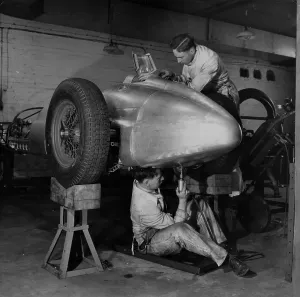 Motor Racing History Prints: BRM Repairs