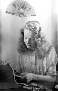 Classic Hollywood Glamour Shots Prints: Making A Hat
