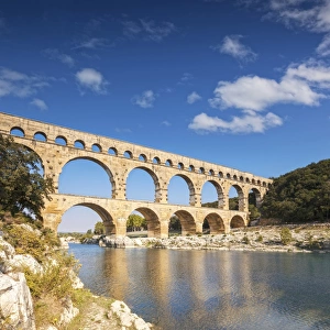 Pont du Gard, 2000 year old Roman Aquaduct, Vers-Pont-du-Gard, Languedoc-Roussillon Pont du Gard, 2000 year old Roman Aquaduct, Vers-Pont-du-Gard, Languedoc-Roussillon