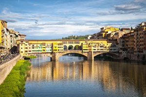 <b class=qtipBold><figcaption>The Ponte Vecchio</figcaption></b><br>The Ponte Vecchio is a medieval stone closed-spandrel segmental arch bridge over the Arno River, in Florence, Italy<br><em>© Dado Daniela</em> The Ponte Vecchio