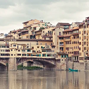 <b class=qtipBold><figcaption>Ponte Vecchio</figcaption></b><br>Ponte Vecchio in Florence, Italy.<br><em>© © 2010 Cindy Prins</em> Ponte Vecchio
