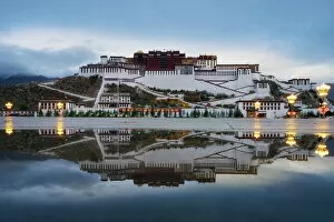 Photographers Collection: Potala Palace, Tibet, China