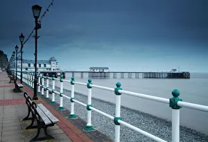 Travel Destination Gallery: Promenade and pier in Penarth town outside Cardiff in South Wales