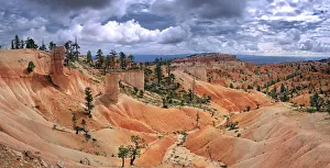 Queens Garden Trail with sandstone pillars or hoodoos, landscape formed by erosion Queens Garden Trail with sandstone pillars or hoodoos, landscape formed by erosion