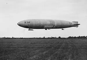 Images Dated 24th April 2006: R34 Airship Landing