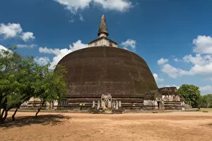 Ancient City of Polonnaruwa Gallery: Rankot Vihara, ancient stupa, Polonnaruwa, Sri Lanka