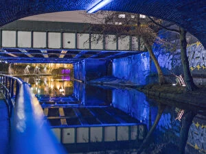 Creative Photography Gallery: Regents Canal at Night
