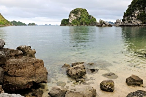 Remote deserted beach in Bai Tu Long - Ha Long bay Remote deserted beach in Bai Tu Long - Ha Long bay