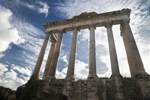 <b class=qtipBold><figcaption>Roman Forum</figcaption></b><br>The sun shines through the ancient ruins of the Roman Forum, Italy.<br><em>© 2016 Chase Dekker Wild-Life Images</em> Roman Forum